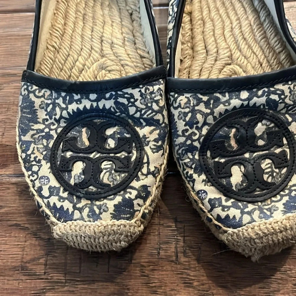 Tory Burch Antigua Navy Printed Espadrille Flats - Picture 4 of 6